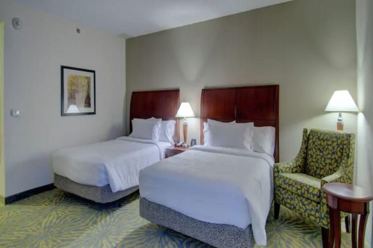 Hilton Garden Inn Norwalk Luaran gambar