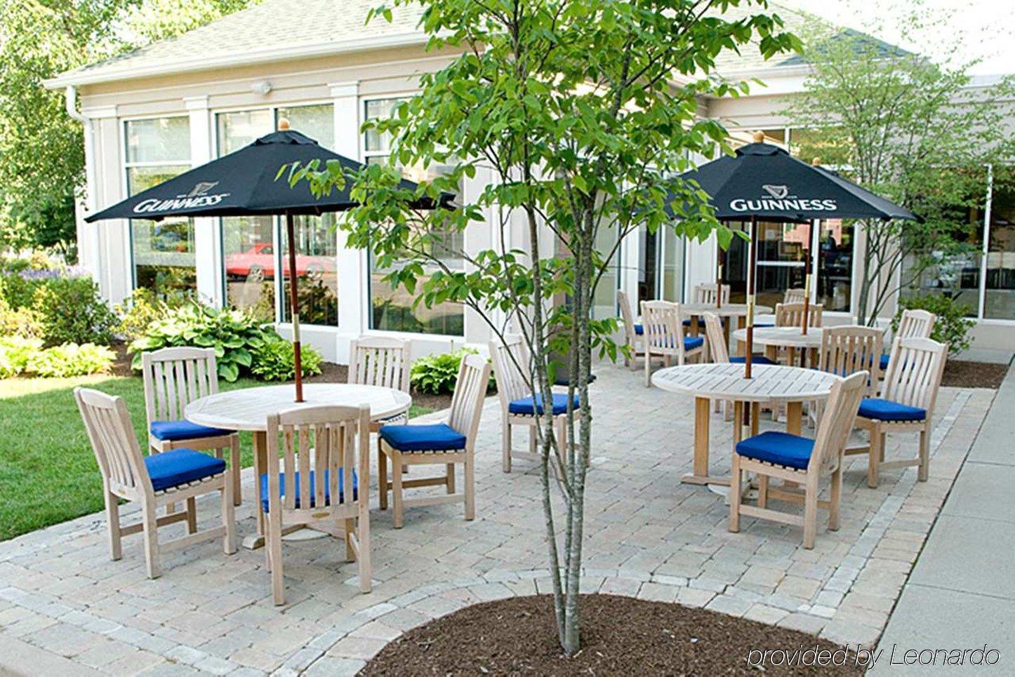 Hilton Garden Inn Norwalk Restoran gambar